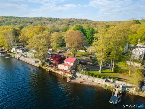 3 Roosevelt Dr, Seymour, CT 06483