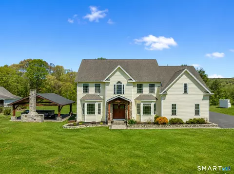 94 Cooks Ln, Guilford, CT 06437