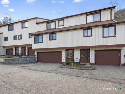175 Beacon Hill Cmn #175, Beacon Falls, CT 06403