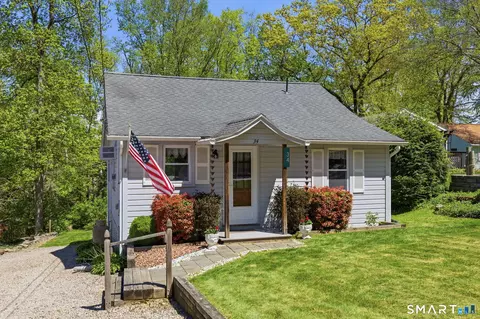 34 Wildwood Rd, Colchester, CT 06415