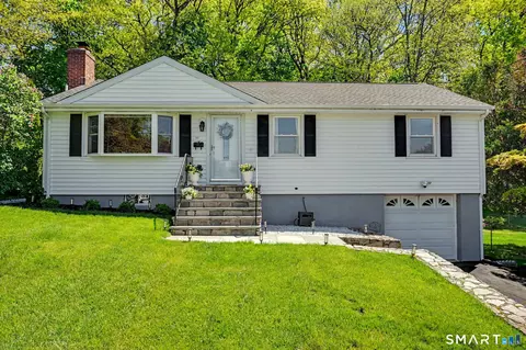 11 Klondike Ave, Stamford, CT 06907
