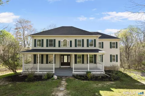 2 Greenwood Ln, Guilford, CT 06437