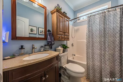 Bath - 11 Webster Ln #6, Middletown, CT 06457 photo 2 of 3