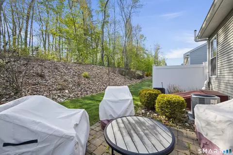 Exterior - 11 Webster Ln #6, Middletown, CT 06457 photo 4 of 6