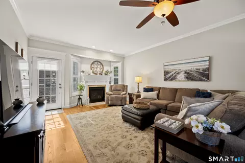 Living - 11 Webster Ln #6, Middletown, CT 06457 photo 1 of 3