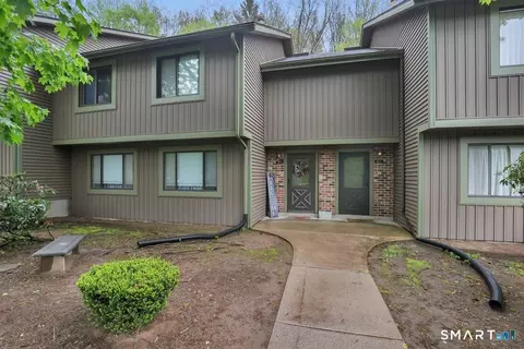 25 Cliffside Dr #E, Manchester, CT 06042