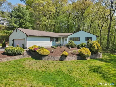 6 Rivercove Dr, Cromwell, CT 06416
