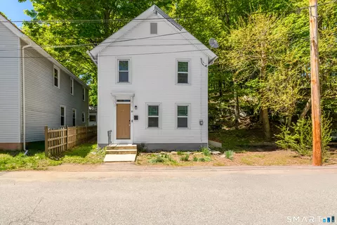 30 Durfey St, Norwich, CT 06360