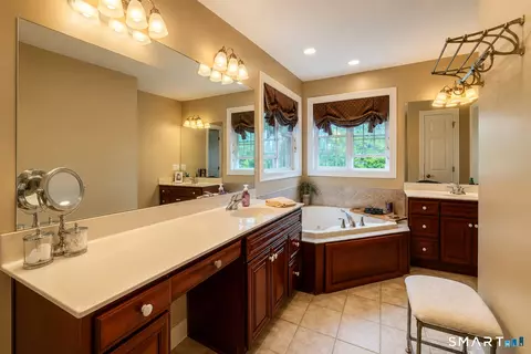 Bath - 4 Ortense Dr, Wallingford, CT 06492 photo 2 of 5