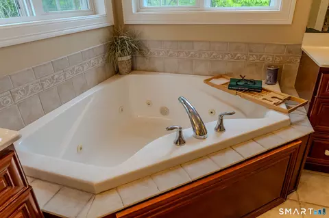 Bath - 4 Ortense Dr, Wallingford, CT 06492 photo 4 of 5