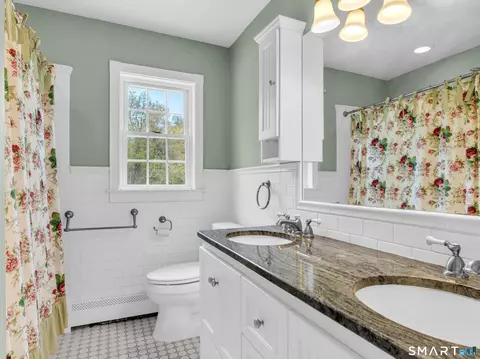 Bath - 229 Johnson Rd, Hamden, CT 06518 photo 1 of 2
