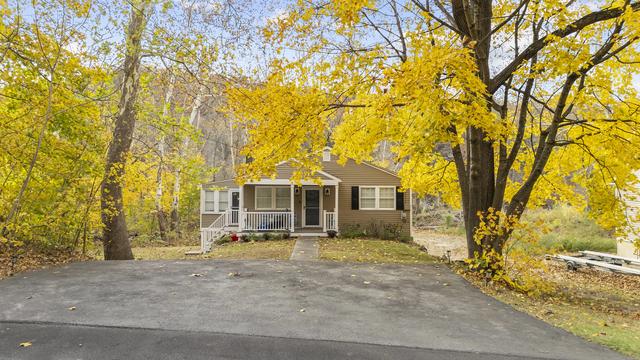 567 Roosevelt Dr, Oxford, CT 06478