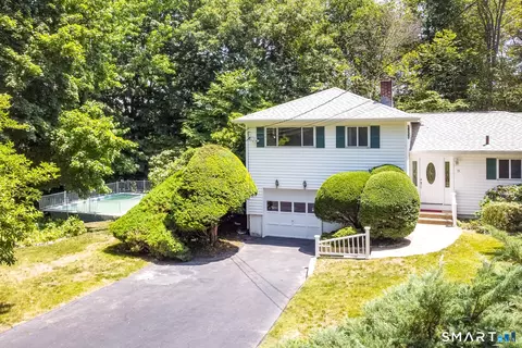 9 Pocono Rd, Norwalk, CT 06851