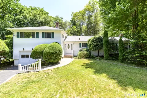 9 Pocono Rd, Norwalk, CT 06851