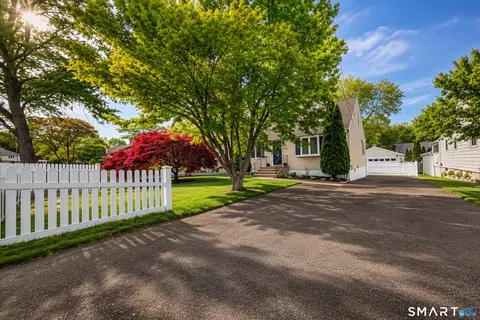 1710 Stratfield Rd, Fairfield, CT 06825