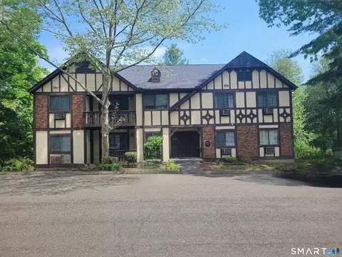 5 Essex Ct, Brookfield, CT 06804