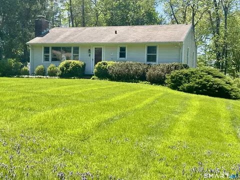 9 Apple Ln, Redding, CT 06896