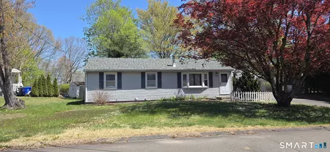 14 Sky St, Enfield, CT 06082