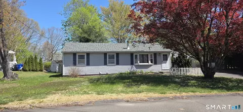 14 Sky St, Enfield, CT 06082