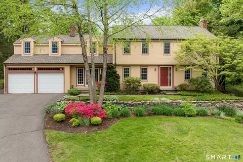 16 Sunfield Ln, West Hartford, CT 06107