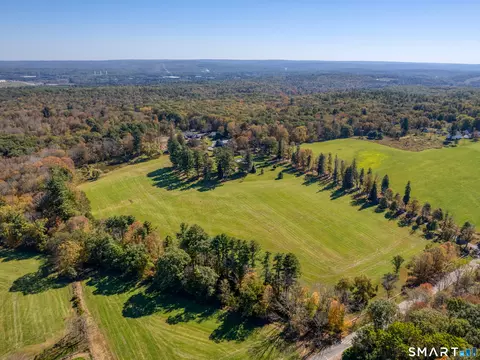 67 Holmes Rd, Pomfret, CT 06259