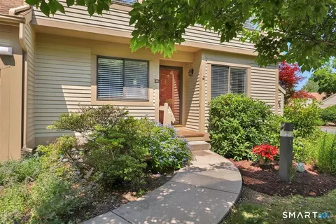 26 Ashford Dr #26, Avon, CT 06001