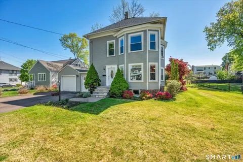 52 Stuart St, Newington, CT 06111