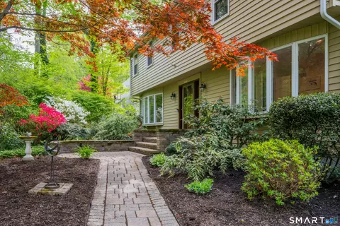 26 Buckboard Ln, Avon, CT 06001