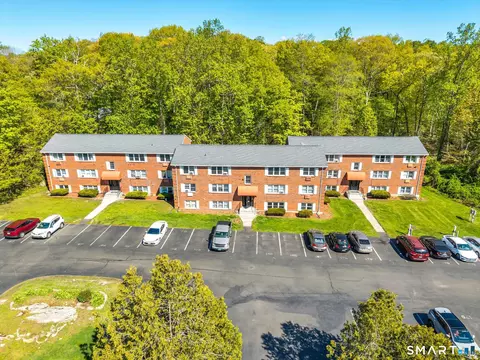 40-44 Briarwood Ln, Branford, CT 06405