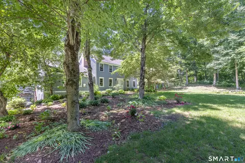 17 Sweet Meadow Rd, Newtown, CT 06470