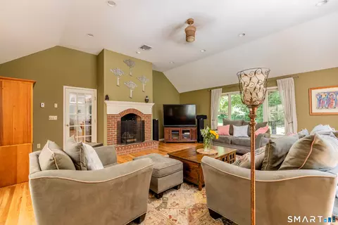17 Sweet Meadow Rd, Newtown, CT 06470