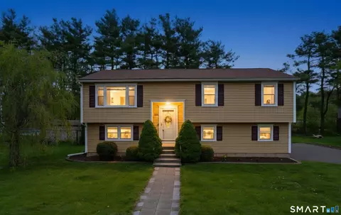 126 Cartpath Dr, Meriden, CT 06450