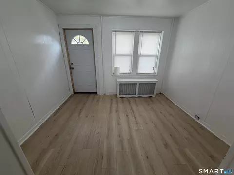 109 Waterman St, Bridgeport, CT 06607