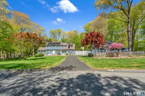 7 Winchester Rd, East Lyme, CT 06333