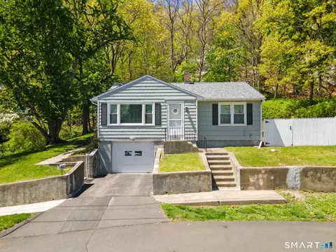 18 Shelton St, Seymour, CT 06483