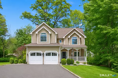 32 Juhasz Rd, Norwalk, CT 06854