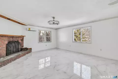 Living - 17 Stage Rd, Brookfield, CT 06804 photo 4 of 6