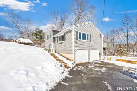 Exterior - 17 Stage Rd, Brookfield, CT 06804 photo 2 of 5