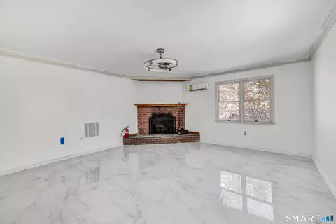 Living - 17 Stage Rd, Brookfield, CT 06804 photo 5 of 6