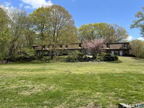 Exterior - 11 King Arthur Dr #5A, East Lyme, CT 06357 photo 6 of 7