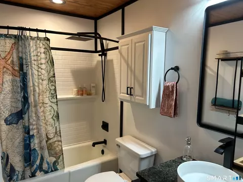 Bath - 11 King Arthur Dr #5A, East Lyme, CT 06357 photo 3 of 4