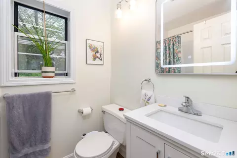 Bath - 8 Whitward Pl, Windsor, CT 06095 photo 4 of 4