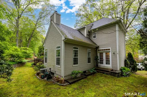 Exterior - 8 Whitward Pl, Windsor, CT 06095 photo 4 of 10