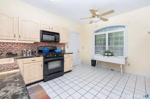 Kitchen - 8 Whitward Pl, Windsor, CT 06095 photo 3 of 3