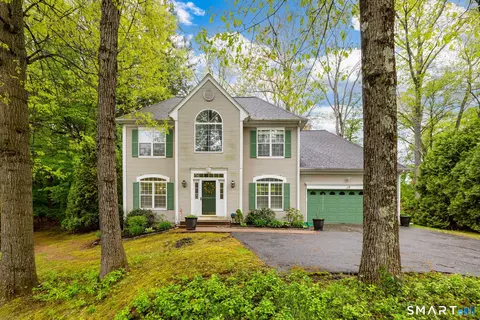 8 Whitward Pl, Windsor, CT 06095