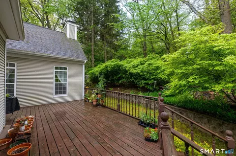 Exterior - 8 Whitward Pl, Windsor, CT 06095 photo 6 of 10