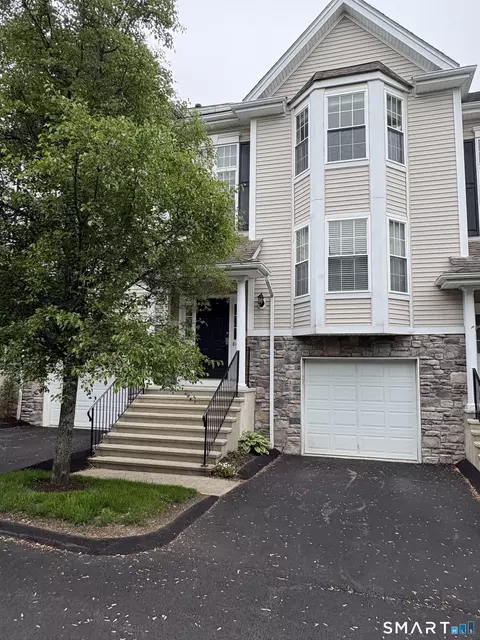 805 Sienna Dr #805, Danbury, CT 06810