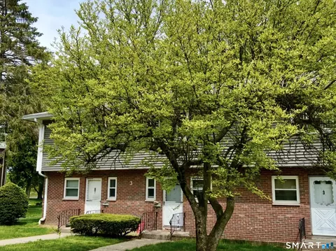 3 Camelot Dr #2, Bloomfield, CT 06002