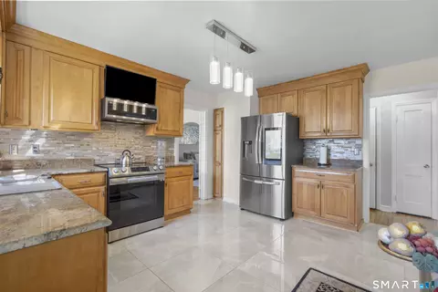 Kitchen - 10 Barraclough Ave, Hamden, CT 06517 photo 2 of 2