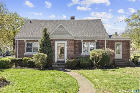 10 Barraclough Ave, Hamden, CT 06517